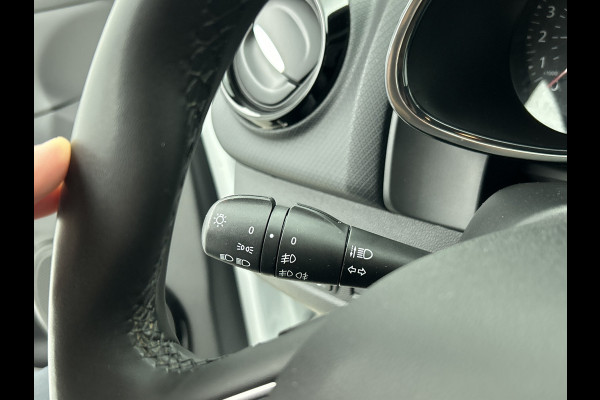 Renault Clio Estate 0.9 TCe Limited 90PK / Pdc. / Airco / Navigatie / Radio multimedia / Apk 06-2028