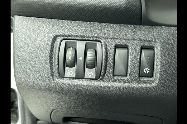 Renault Clio Estate 0.9 TCe Limited 90PK / Pdc. / Airco / Navigatie / Radio multimedia / Apk 06-2028