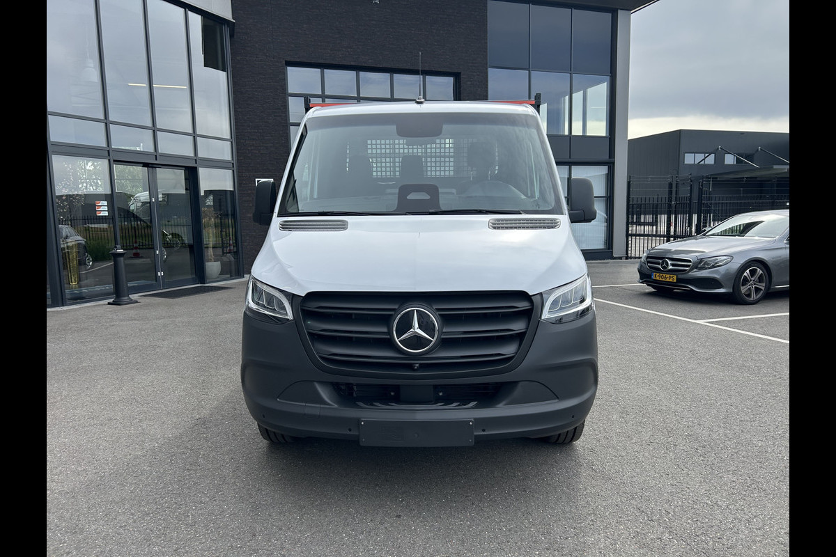 Mercedes-Benz eSprinter 320 L2 Select 81kWh / Snel laden 115kw / Open laadbak / Trekhaak / Distronic / MBUX / Smartphone-intergratie / Camera