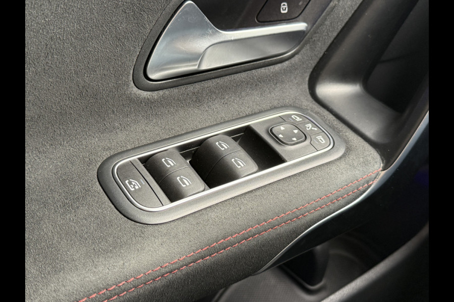 Mercedes-Benz CLA-Klasse Shooting Brake 200 Business Solution AMG | Pano | Sfeerverl. | Burmester | Keyless