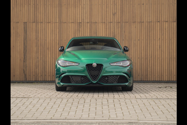 Alfa Romeo Giulia 2.9 V6 Quadrifoglio | Akrapovic | Carbon stoelen | Harman/Kardon | Facelift | Adapt. cruise