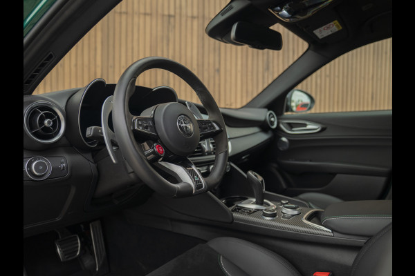 Alfa Romeo Giulia 2.9 V6 Quadrifoglio | Akrapovic | Carbon stoelen | Harman/Kardon | Facelift | Adapt. cruise