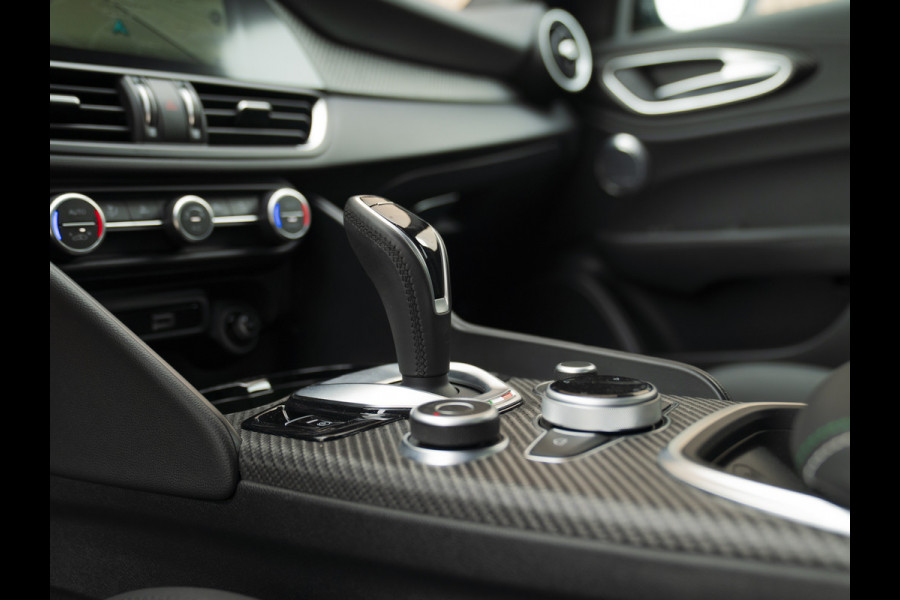 Alfa Romeo Giulia 2.9 V6 Quadrifoglio | Akrapovic | Carbon stoelen | Harman/Kardon | Facelift | Adapt. cruise
