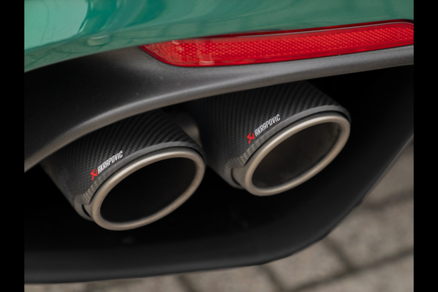 Alfa Romeo Giulia 2.9 V6 Quadrifoglio | Akrapovic | Carbon stoelen | Harman/Kardon | Facelift | Adapt. cruise