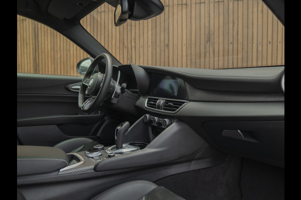 Alfa Romeo Giulia 2.9 V6 Quadrifoglio | Akrapovic | Carbon stoelen | Harman/Kardon | Facelift | Adapt. cruise