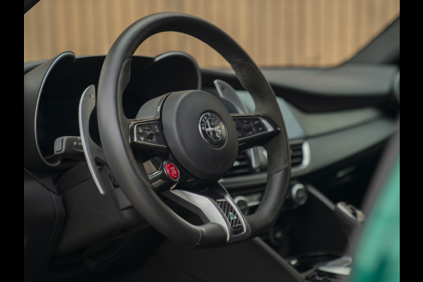 Alfa Romeo Giulia 2.9 V6 Quadrifoglio | Akrapovic | Carbon stoelen | Harman/Kardon | Facelift | Adapt. cruise
