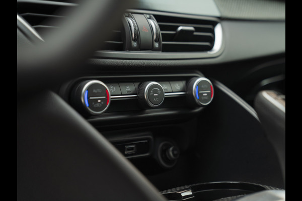 Alfa Romeo Giulia 2.9 V6 Quadrifoglio | Akrapovic | Carbon stoelen | Harman/Kardon | Facelift | Adapt. cruise