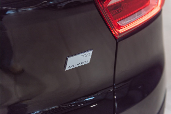 Volvo XC40 T4 Aut. Plug-in Hybrid Inscription Leder Parkeercamera 211pk