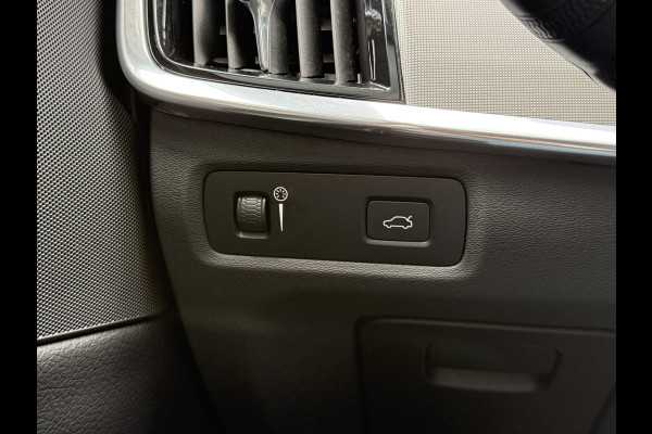 Volvo V90 2.0 B4 Momentum Business | Keyless | Trekhaak | Apple Carplay