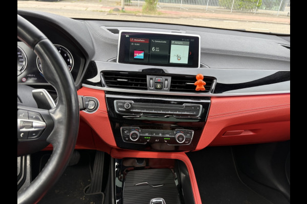 BMW X2 sDrive20i High Executive | Panodak | Leer | Trekhaak | Automaat