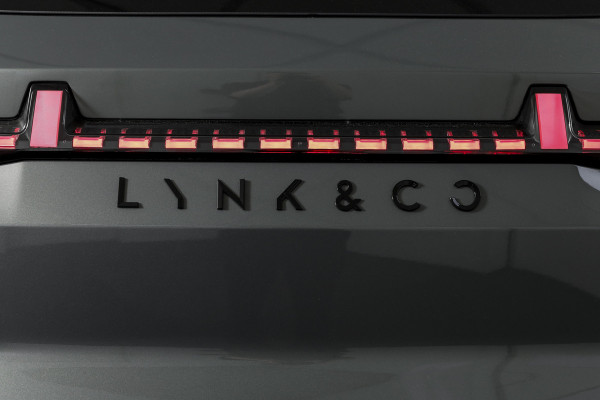 Lynk & Co 08 1.5 PHEV 349 PK More | 200km Elek. | S/K-Panodak | Elek. Stoel+Massage | Stoelverw.+Ventilatie | Matrix Led | Harman/Kardon | 360 Camera | Adapt. Cruise | NAV+App. Connect | LM 21" | 4120