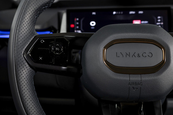 Lynk & Co 08 1.5 PHEV 349 PK More | 200km Elek. | S/K-Panodak | Elek. Stoel+Massage | Stoelverw.+Ventilatie | Matrix Led | Harman/Kardon | 360 Camera | Adapt. Cruise | NAV+App. Connect | LM 21" | 4120