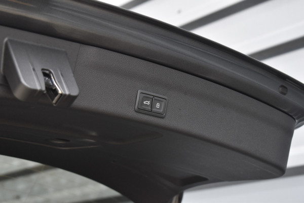 Audi A6 Avant 55 TFSI e Quattro 367pk Competition | Pano | Matrix | ACC | Memory Seats | B&O | 360 Camera | Sfeerverlichting |