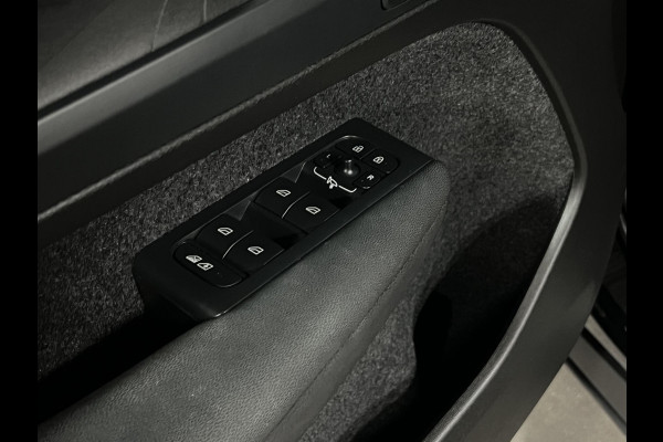 Volvo XC40 Single Motor Ultimate Adapt. cruise control | Open dak | 360 camera | Stoel-/stuurverwaming |  Harman & Kardon | Memory | Keyless | 20" wielen