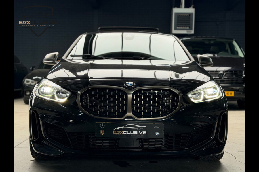 BMW 1 Serie M135i xDrive High Executive PANO|CAMERA|HUD|H&K|SFEERVERLICHTING