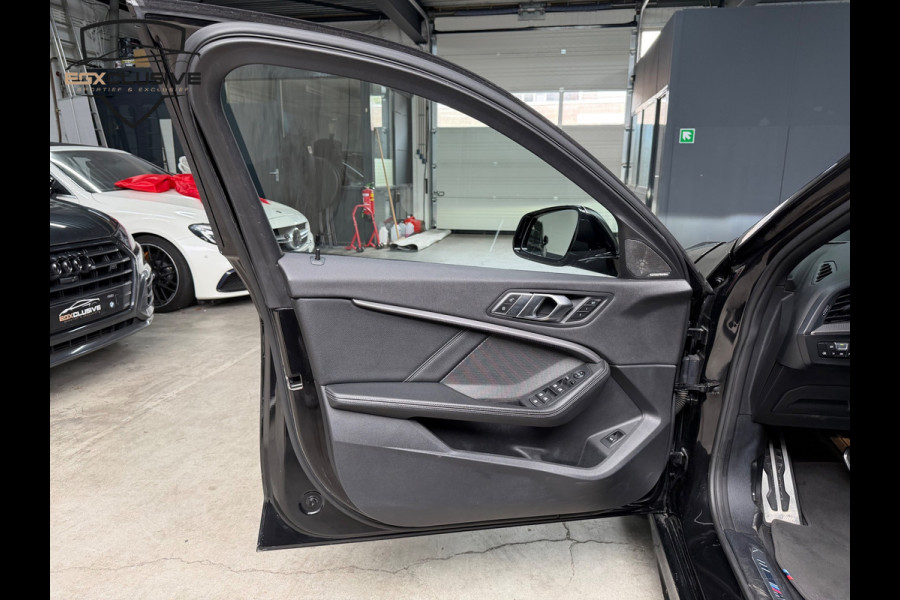 BMW 1 Serie M135i xDrive High Executive PANO|CAMERA|HUD|H&K|SFEERVERLICHTING