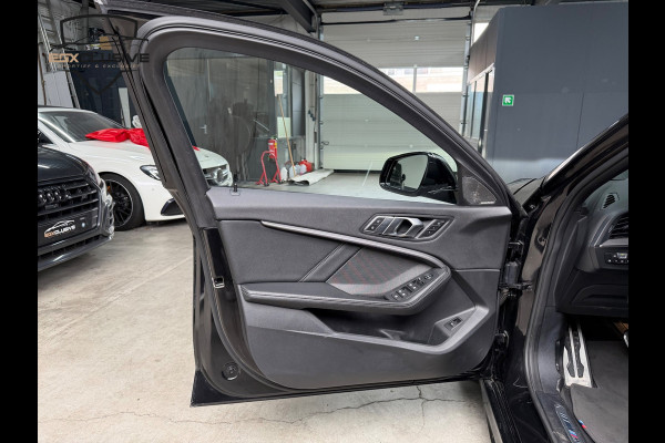BMW 1 Serie M135i xDrive High Executive PANO|CAMERA|HUD|H&K|SFEERVERLICHTING