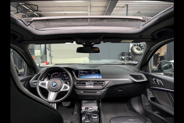 BMW 1 Serie M135i xDrive High Executive PANO|CAMERA|HUD|H&K|SFEERVERLICHTING