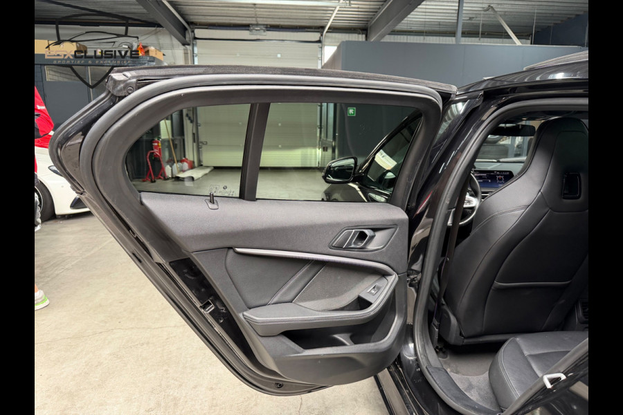 BMW 1 Serie M135i xDrive High Executive PANO|CAMERA|HUD|H&K|SFEERVERLICHTING