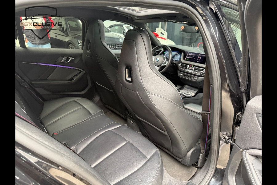 BMW 1 Serie M135i xDrive High Executive PANO|CAMERA|HUD|H&K|SFEERVERLICHTING