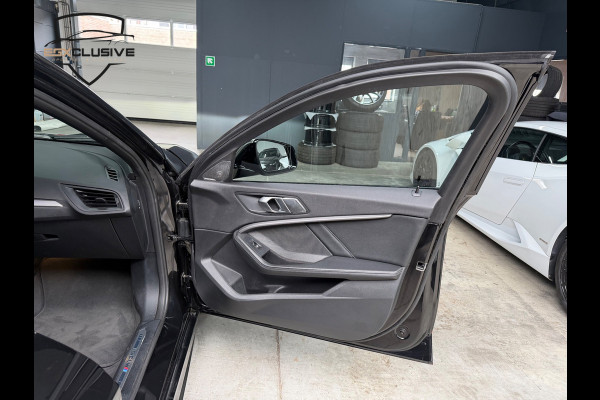 BMW 1 Serie M135i xDrive High Executive PANO|CAMERA|HUD|H&K|SFEERVERLICHTING