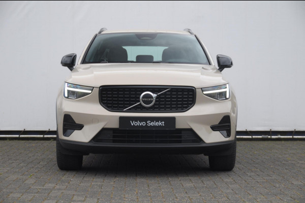 Volvo XC40 211PK Automaat B4 Plus Dark / Trekhaak / Navigatie / Adaptive Cruise / Harman Kardon / Stuur- & Stoelverwarming / Elektrische achterklep / Achteruitrijcamera / Elektrische stoelverst. met geheugen