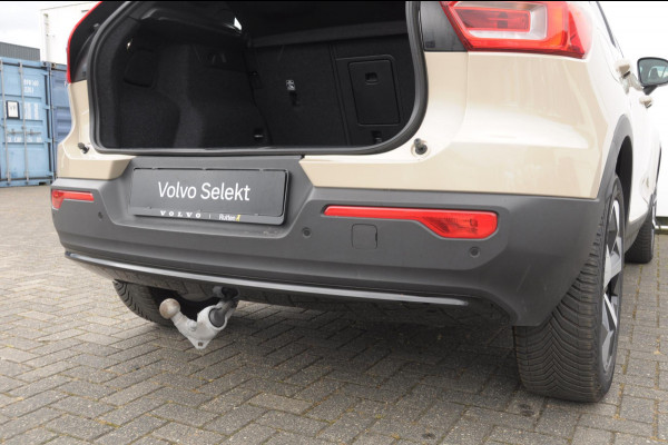 Volvo XC40 211PK Automaat B4 Plus Dark / Trekhaak / Navigatie / Adaptive Cruise / Harman Kardon / Stuur- & Stoelverwarming / Elektrische achterklep / Achteruitrijcamera / Elektrische stoelverst. met geheugen