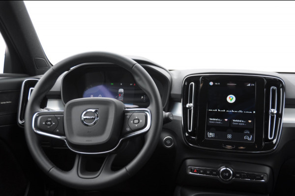 Volvo XC40 211PK Automaat B4 Plus Dark / Trekhaak / Navigatie / Adaptive Cruise / Harman Kardon / Stuur- & Stoelverwarming / Elektrische achterklep / Achteruitrijcamera / Elektrische stoelverst. met geheugen