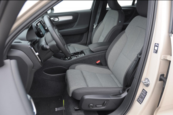 Volvo XC40 211PK Automaat B4 Plus Dark / Trekhaak / Navigatie / Adaptive Cruise / Harman Kardon / Stuur- & Stoelverwarming / Elektrische achterklep / Achteruitrijcamera / Elektrische stoelverst. met geheugen