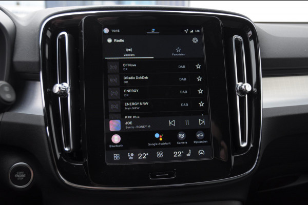 Volvo XC40 211PK Automaat B4 Plus Dark / Trekhaak / Navigatie / Adaptive Cruise / Harman Kardon / Stuur- & Stoelverwarming / Elektrische achterklep / Achteruitrijcamera / Elektrische stoelverst. met geheugen