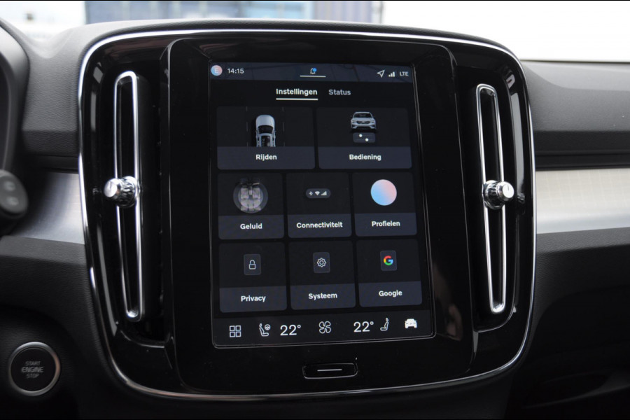 Volvo XC40 211PK Automaat B4 Plus Dark / Trekhaak / Navigatie / Adaptive Cruise / Harman Kardon / Stuur- & Stoelverwarming / Elektrische achterklep / Achteruitrijcamera / Elektrische stoelverst. met geheugen