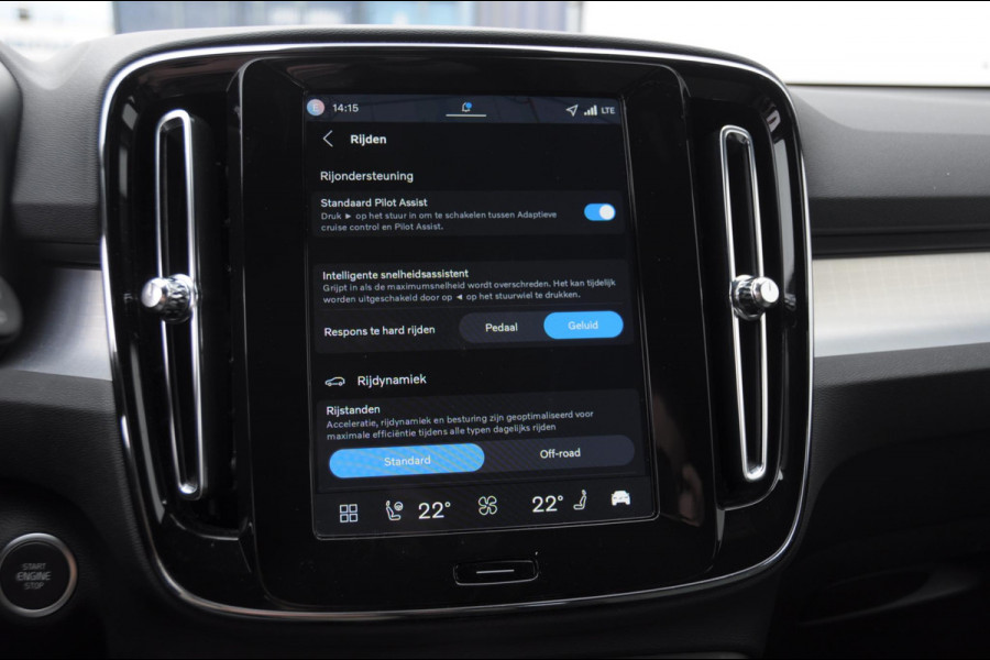 Volvo XC40 211PK Automaat B4 Plus Dark / Trekhaak / Navigatie / Adaptive Cruise / Harman Kardon / Stuur- & Stoelverwarming / Elektrische achterklep / Achteruitrijcamera / Elektrische stoelverst. met geheugen