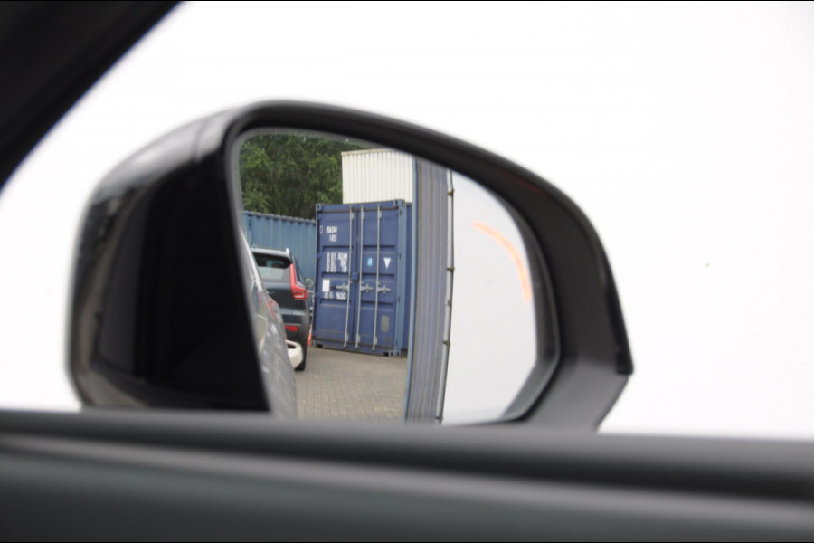 Volvo XC40 211PK Automaat B4 Plus Dark / Trekhaak / Navigatie / Adaptive Cruise / Harman Kardon / Stuur- & Stoelverwarming / Elektrische achterklep / Achteruitrijcamera / Elektrische stoelverst. met geheugen