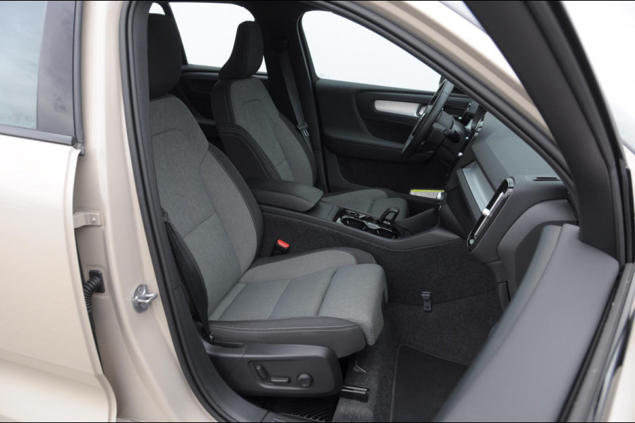 Volvo XC40 211PK Automaat B4 Plus Dark / Trekhaak / Navigatie / Adaptive Cruise / Harman Kardon / Stuur- & Stoelverwarming / Elektrische achterklep / Achteruitrijcamera / Elektrische stoelverst. met geheugen