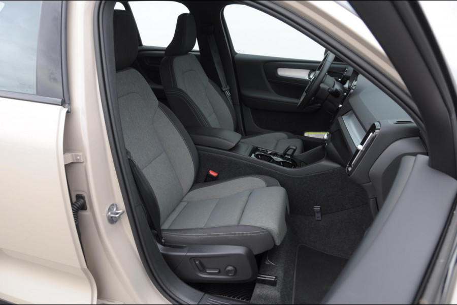 Volvo XC40 211PK Automaat B4 Plus Dark / Trekhaak / Navigatie / Adaptive Cruise / Harman Kardon / Stuur- & Stoelverwarming / Elektrische achterklep / Achteruitrijcamera / Elektrische stoelverst. met geheugen