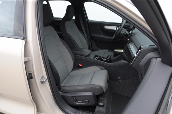 Volvo XC40 211PK Automaat B4 Plus Dark / Trekhaak / Navigatie / Adaptive Cruise / Harman Kardon / Stuur- & Stoelverwarming / Elektrische achterklep / Achteruitrijcamera / Elektrische stoelverst. met geheugen