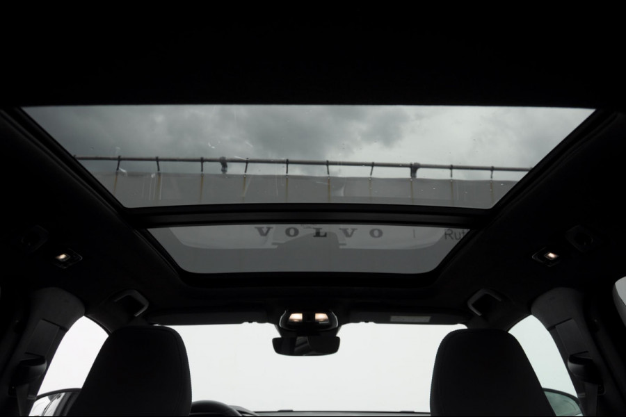 Volvo EX40 252PK Automaat Single Motor Extended Range Plus Panoramadak / Apple Carplay / Android Auto / Harman kardon audio / Adaptive cruise control / Pilot assist / Lichtmetalen velgen /