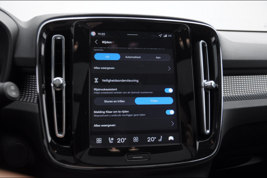 Volvo EX40 252PK Automaat Single Motor Extended Range Plus Panoramadak / Apple Carplay / Android Auto / Harman kardon audio / Adaptive cruise control / Pilot assist / Lichtmetalen velgen /