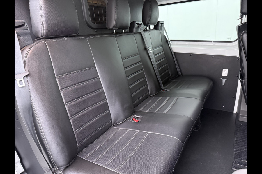 Ford Transit Custom 300 2.0TDCI L2H1 Dubbele Cabine 6-Persoons Trekhaak Navi Camera Cruise Control Imperiaal Airco Stoelverwarming Pdc DC DAB Bluetooth Betonplex Vloer Wandbetimmering 2.750KG Trekgewicht Origineel Nederlandse Auto