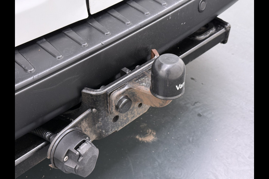 Ford Transit Custom 300 2.0TDCI L2H1 Dubbele Cabine 6-Persoons Trekhaak Navi Camera Cruise Control Imperiaal Airco Stoelverwarming Pdc DC DAB Bluetooth Betonplex Vloer Wandbetimmering 2.750KG Trekgewicht Origineel Nederlandse Auto