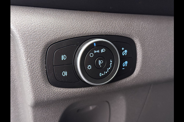 Ford Transit Custom 300 2.0TDCI L2H1 Dubbele Cabine 6-Persoons Trekhaak Navi Camera Cruise Control Imperiaal Airco Stoelverwarming Pdc DC DAB Bluetooth Betonplex Vloer Wandbetimmering 2.750KG Trekgewicht Origineel Nederlandse Auto