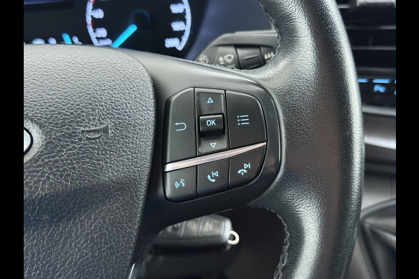 Ford Transit Custom 300 2.0TDCI L2H1 Dubbele Cabine 6-Persoons Trekhaak Navi Camera Cruise Control Imperiaal Airco Stoelverwarming Pdc DC DAB Bluetooth Betonplex Vloer Wandbetimmering 2.750KG Trekgewicht Origineel Nederlandse Auto