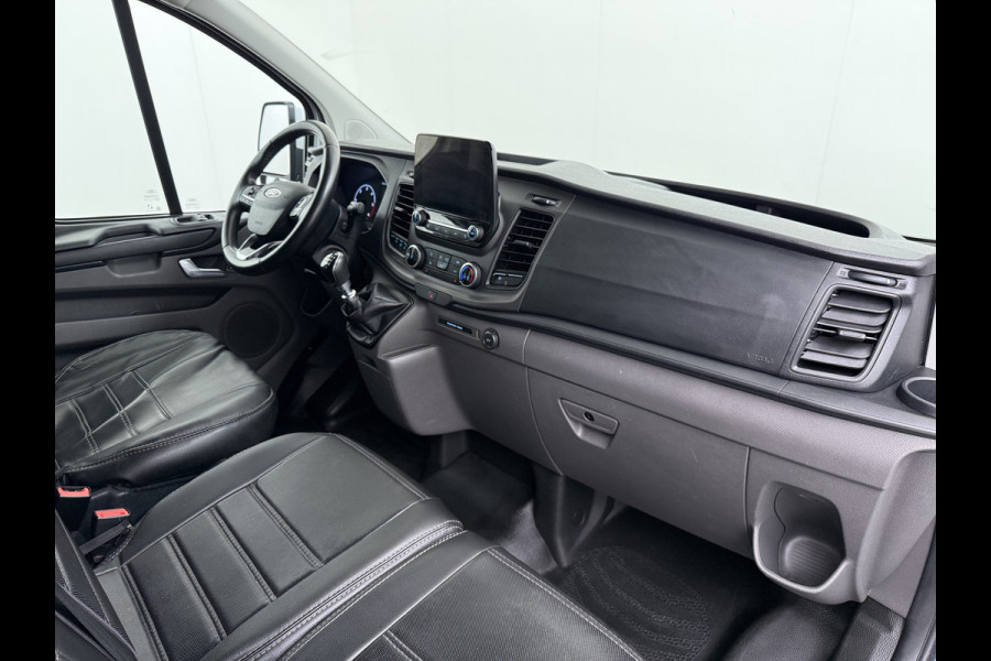 Ford Transit Custom 300 2.0TDCI L2H1 Dubbele Cabine 6-Persoons Trekhaak Navi Camera Cruise Control Imperiaal Airco Stoelverwarming Pdc DC DAB Bluetooth Betonplex Vloer Wandbetimmering 2.750KG Trekgewicht Origineel Nederlandse Auto