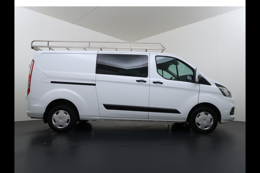 Ford Transit Custom 300 2.0TDCI L2H1 Dubbele Cabine 6-Persoons Trekhaak Navi Camera Cruise Control Imperiaal Airco Stoelverwarming Pdc DC DAB Bluetooth Betonplex Vloer Wandbetimmering 2.750KG Trekgewicht Origineel Nederlandse Auto