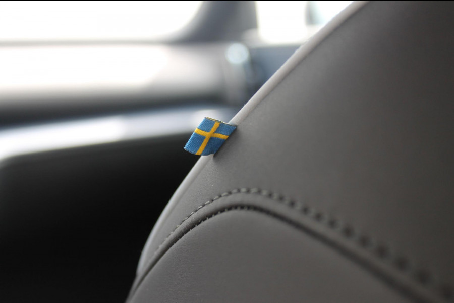 Volvo EX30 Single Motor Ext Range Plus Black Ed Europa 69 kWh 20" Lichtmetalen velgen, Google Infotainment, Getinte ramen vanaf de B-Stijl, Verwarmbare voorstoelen, Parkeersenoren