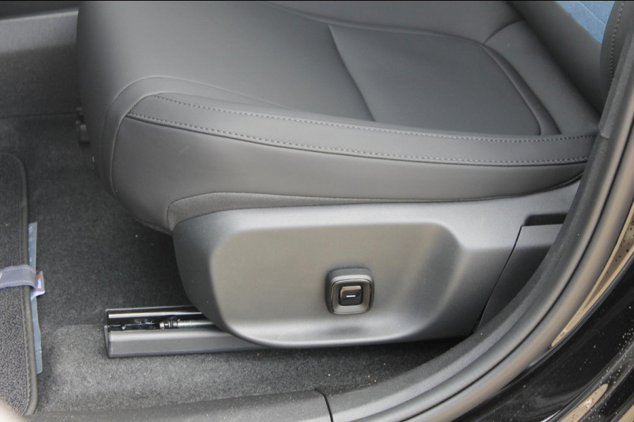 Volvo EX30 Single Motor Ext Range Plus Black Ed Europa 69 kWh 20" Lichtmetalen velgen, Google Infotainment, Getinte ramen vanaf de B-Stijl, Verwarmbare voorstoelen, Parkeersenoren
