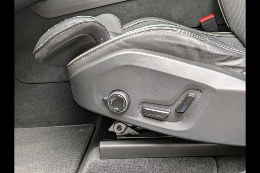 Volvo XC60 2.0 T6 Plug-in hybrid AWD R-Design|Panodak|Memory|Sportstoelen|Keyless-Entry|Facelift 12-2021|