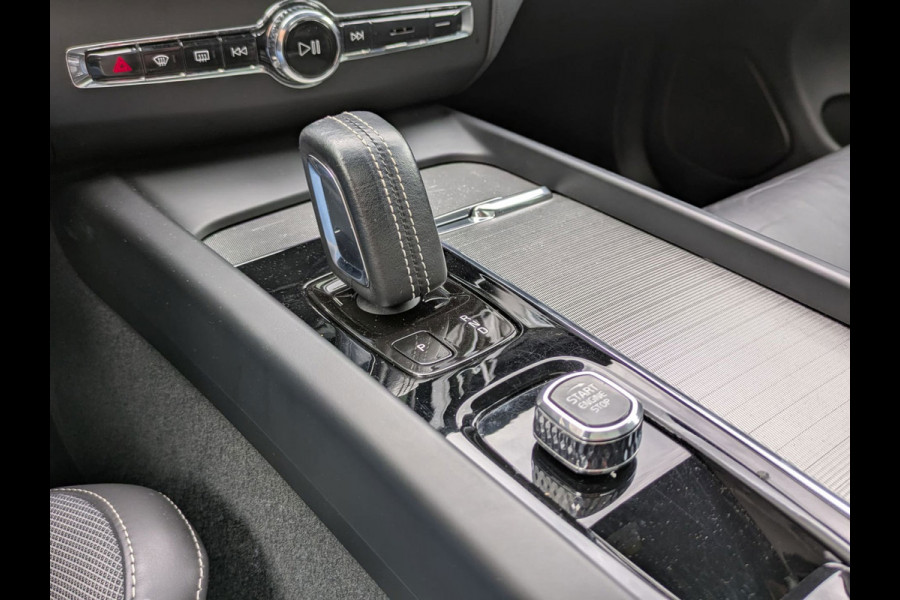 Volvo XC60 2.0 T6 Plug-in hybrid AWD R-Design|Panodak|Memory|Sportstoelen|Keyless-Entry|Facelift 12-2021|