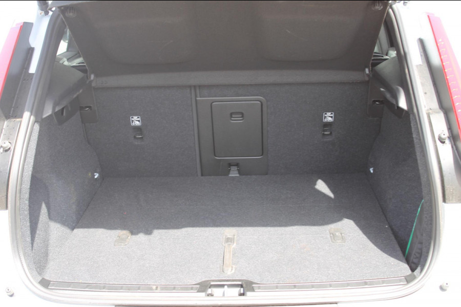 Volvo XC40 2.0 B4 Plus Dark