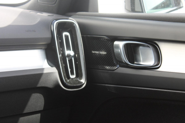 Volvo XC40 2.0 B4 Plus Dark